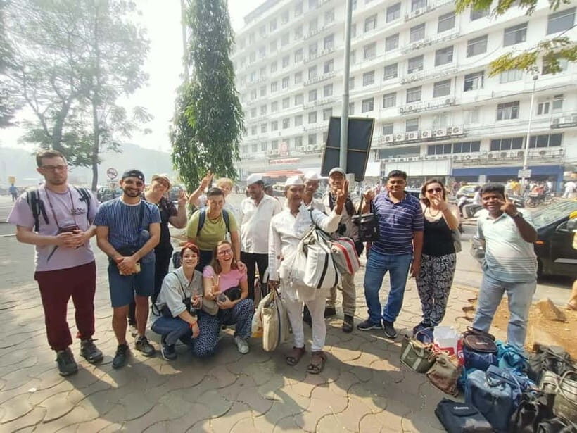 Best Combo Tour: Dabbawalas, Dhobi Ghat and Slum with Train - Price and logistics for a 4-hour combo tour