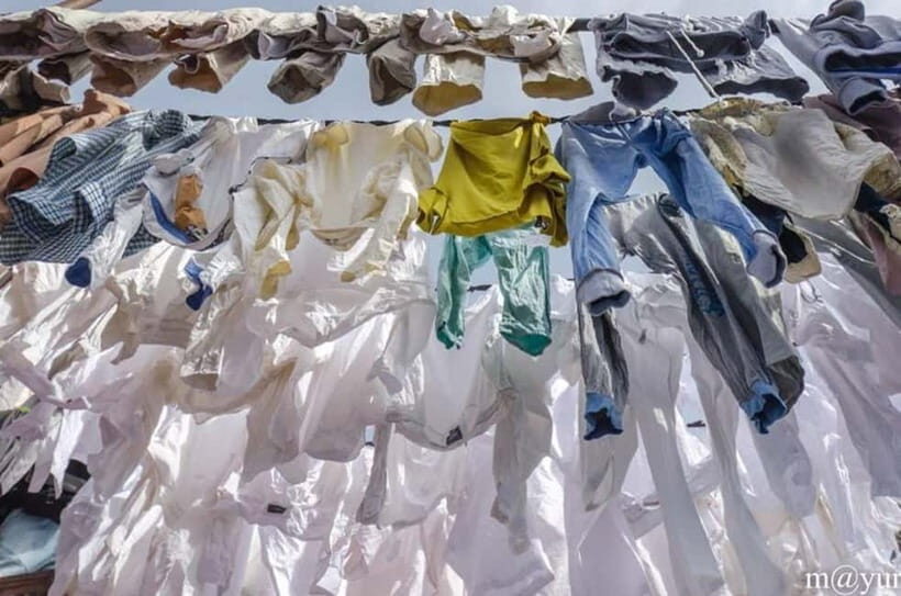 Dhobi Ghat Laundry and Dharavi Slum Tour with Local Train - The 10-minute local train ride: a quick shift from spectacle to city life