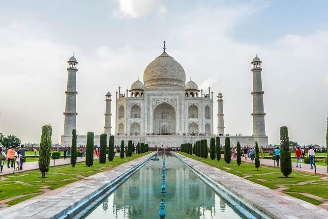 Full-Day Agra Tour with Taj Mahal From Mumbai By Air - Moti Masjid: the short stop that can feel surprisingly satisfying