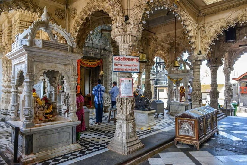 Mumbai: Best of the City Private Half-Day Tour - Regal Cinema, Wellington Fountain, and the Art Deco moment