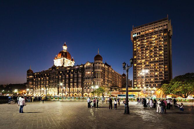 Mumbai by Night Guided Tour - Stop-by-stop: Gateway of India and Colaba Causeway at night