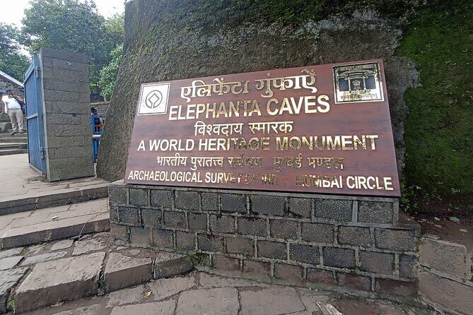 Mumbai City Sightseeing with Elephanta Caves Full Day Tour - Crawford Market and Colaba Causeway area: shopping with real atmosphere