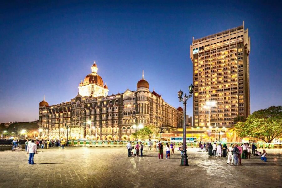 Mumbai: City Tour, Elephanta Caves, Dharavi Slum W/Options - UNESCO momentum: Elephanta Island + CST in one packed day