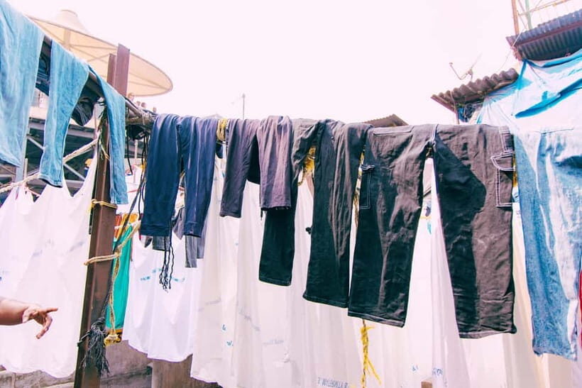 Mumbai: Dhobi Ghat & Dharavi Slum tour - Riding the Local Train to Mahalaxmi: The City in Motion