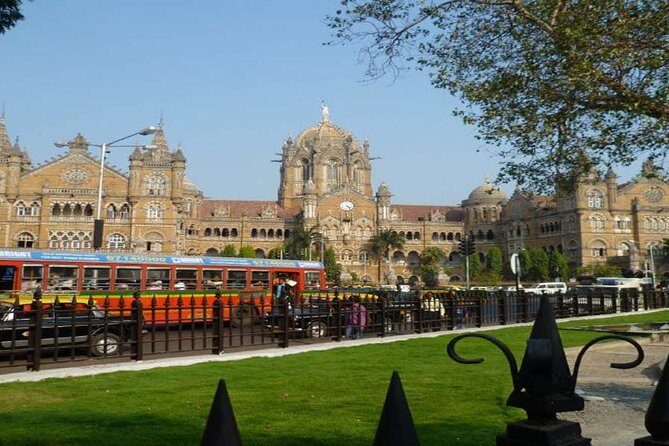 Mumbai Elephanta Caves Group Tour Half-Day All Including Guide - Riding the Mumbai Harbor ferry to Elephanta Island