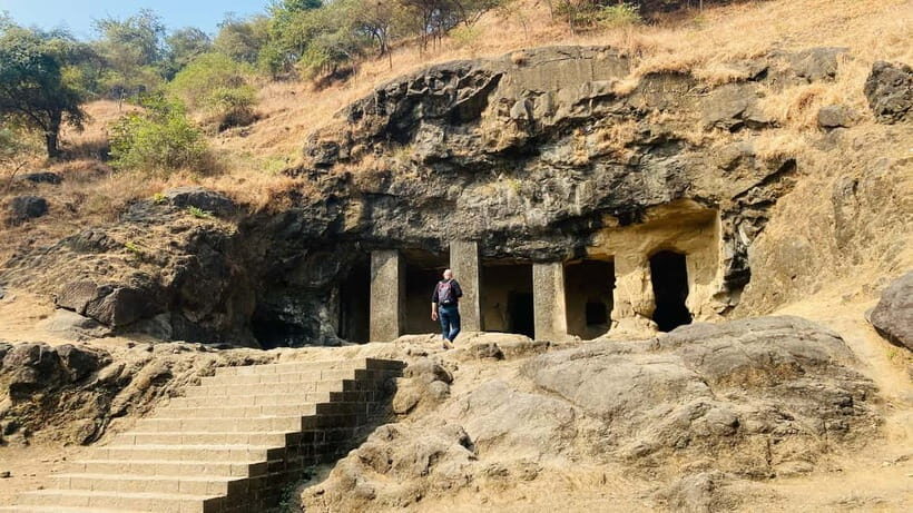Mumbai: Half Day Elephanta Caves Guided Tour with Ferry Ride - Elephanta Island to the Entrance: How the Private Guide Shapes the Visit