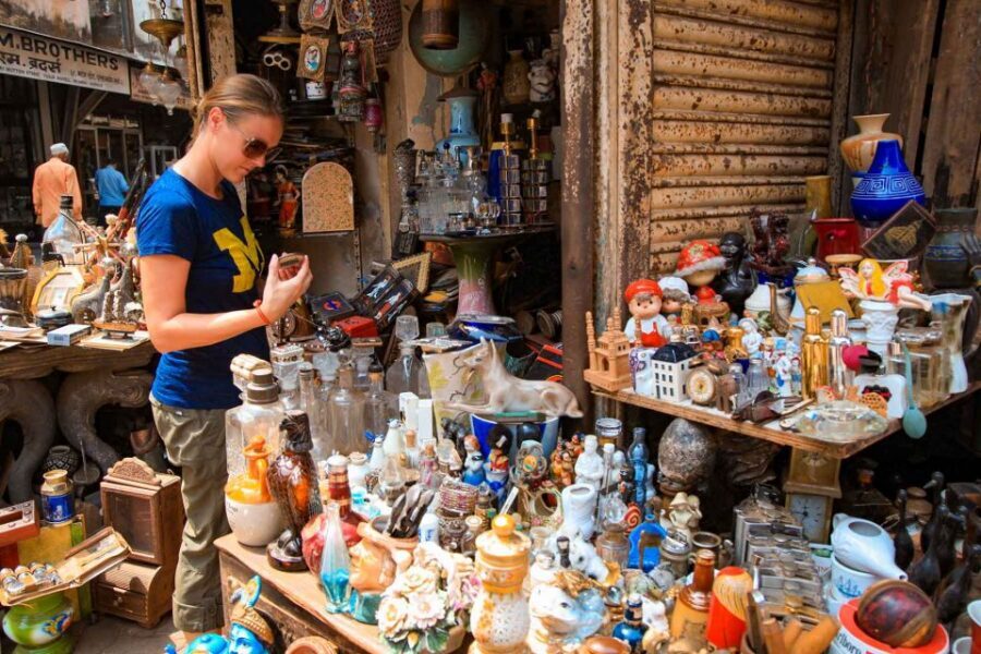 Mumbai: Local Transport & Dabbawallah Tour - Starting at Regal Cinema: Easy Meet-Up, Real Day Ahead