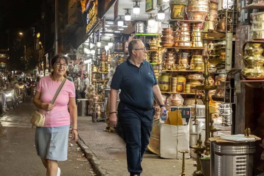 Mumbai Market and Temple Tour With Cow Shelter Visit - The Food Plan: How Tastings Teach You Mumbai Without the Overbuying