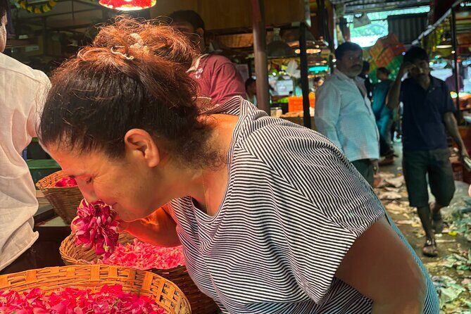 Mumbai Morning Market Tour of Flowers, Fish, and More - Sassoon Dock Fish Market: Auctions, Prawns, and the Sensory Kick