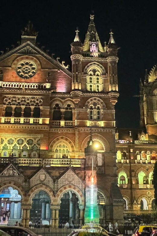 Mumbai Night Lights & Iconic Sights Tour - From Gateway of India to the Bombay Stock Exchange: the city’s two faces