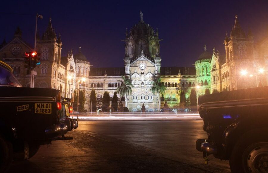 Mumbai: Private Walking Tour with a Local - Neighborhood variety: heritage sights, markets, and religious landmarks