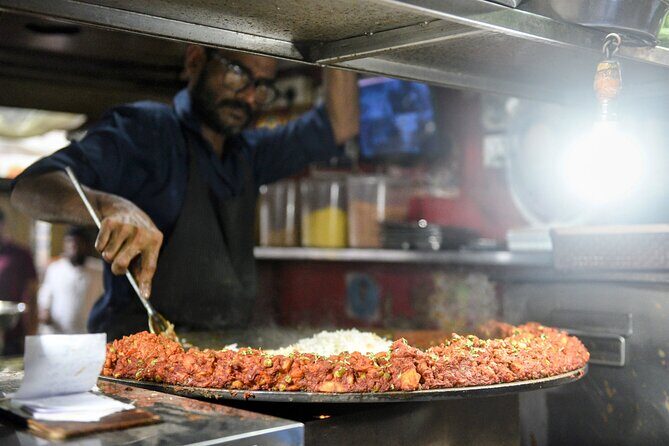 Mumbai Street Food & Bazaar Tour with Local Transport - Chira Bazaar and the wider market feel