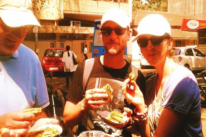 Mumbai Street Food Crawl (2 Hours Guided Food Tasting Tour) - The Core Tasting Plan: Vada Pav, Bhel, Dabeli, and Samosas