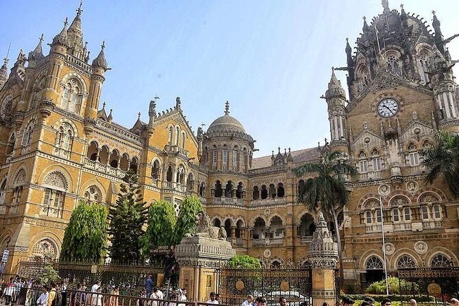 South Mumbai City with Dharavi Slum Tour in Private Vehicle - Marine Drive and Gateway of India: the classic South Mumbai views