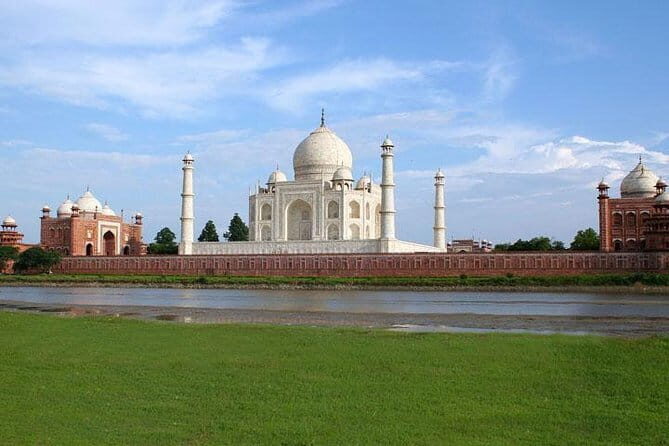 Taj Mahal Day Trip Including Same Day Flights from Mumbai - Price and value: is $294 worth it for a one-day Taj Mahal?